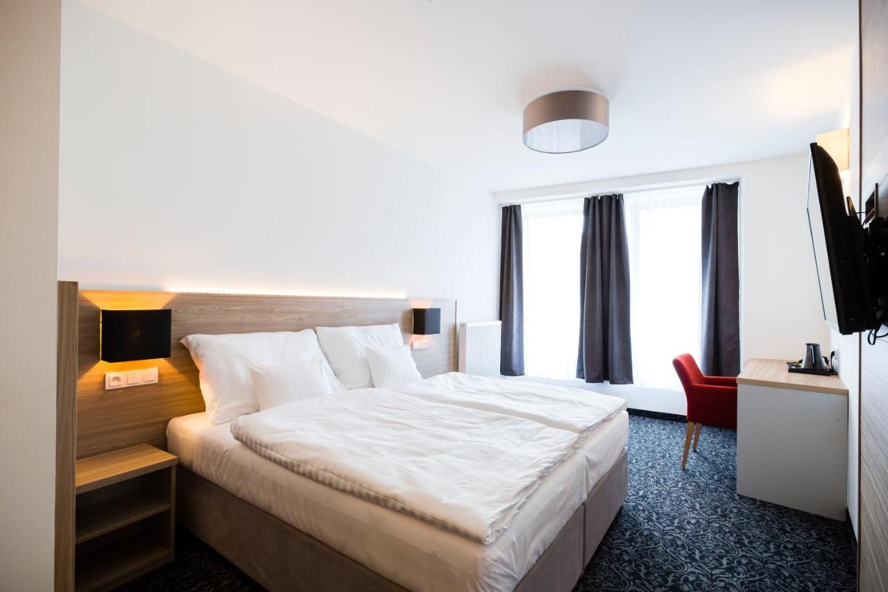 Hotel Koflik ストラコニツェ エクステリア 写真